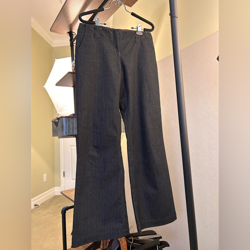 Sportgirl Women’s Dress Pant in Stripe grayish pant Size 1 Regular.
